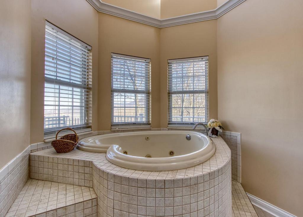 Ober Hideaway, Hot Tub, Wifi, 1089 Free Tickets Each Paid Day, Dollywood And More 蓋特林堡 外观 照片